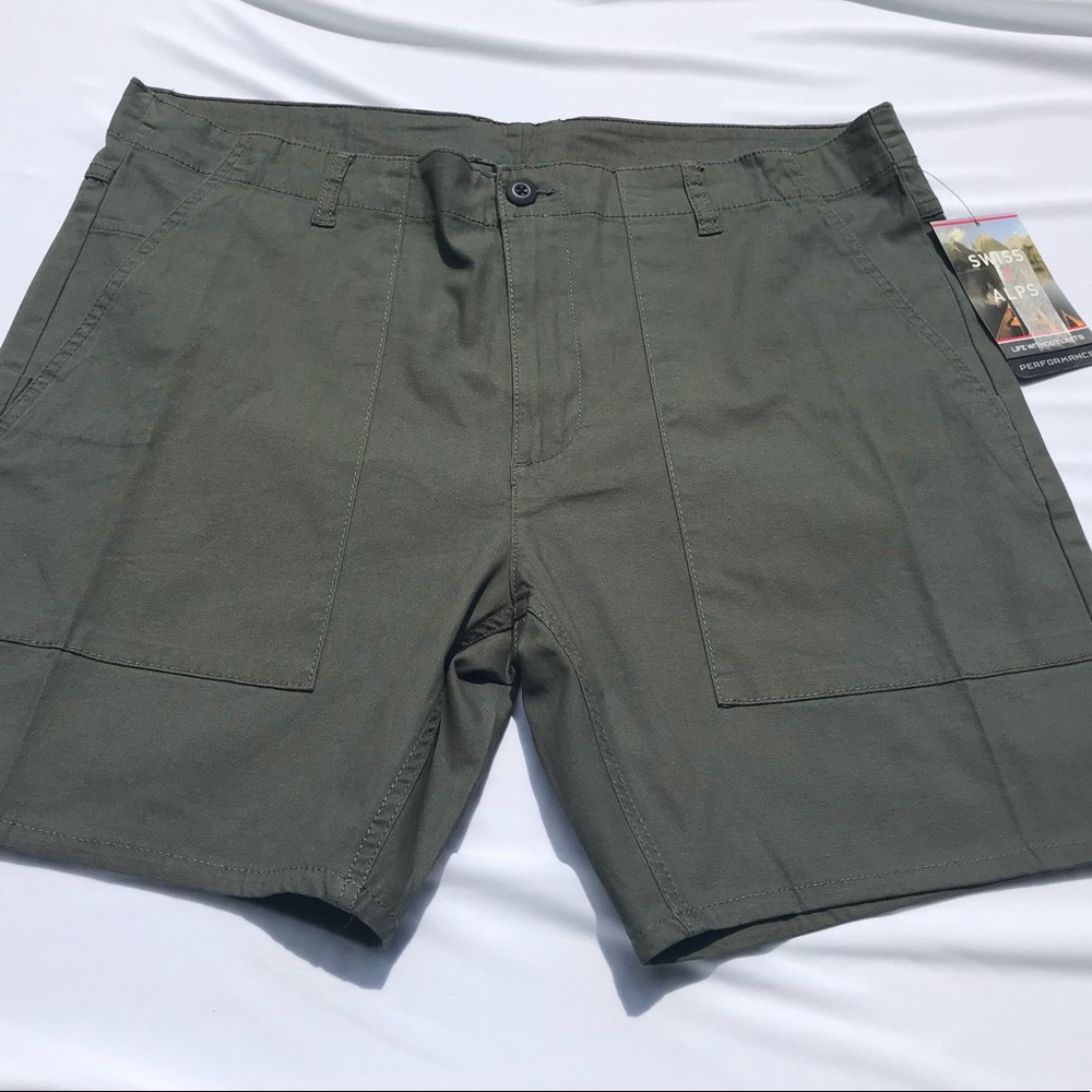 NWT Men’s Swiss Alps brand 5 pocket shorts, Olive Green, size 40